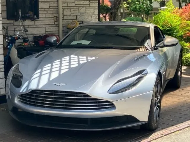 2019年式　アストンマーチン　DB11 V8