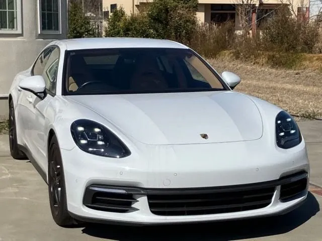2017年式　ポルシェ　パナメーラ　3.0PDK